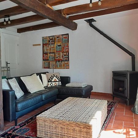 Gite "La Petite" Saint-Benoit-du-Sault Exteriör bild