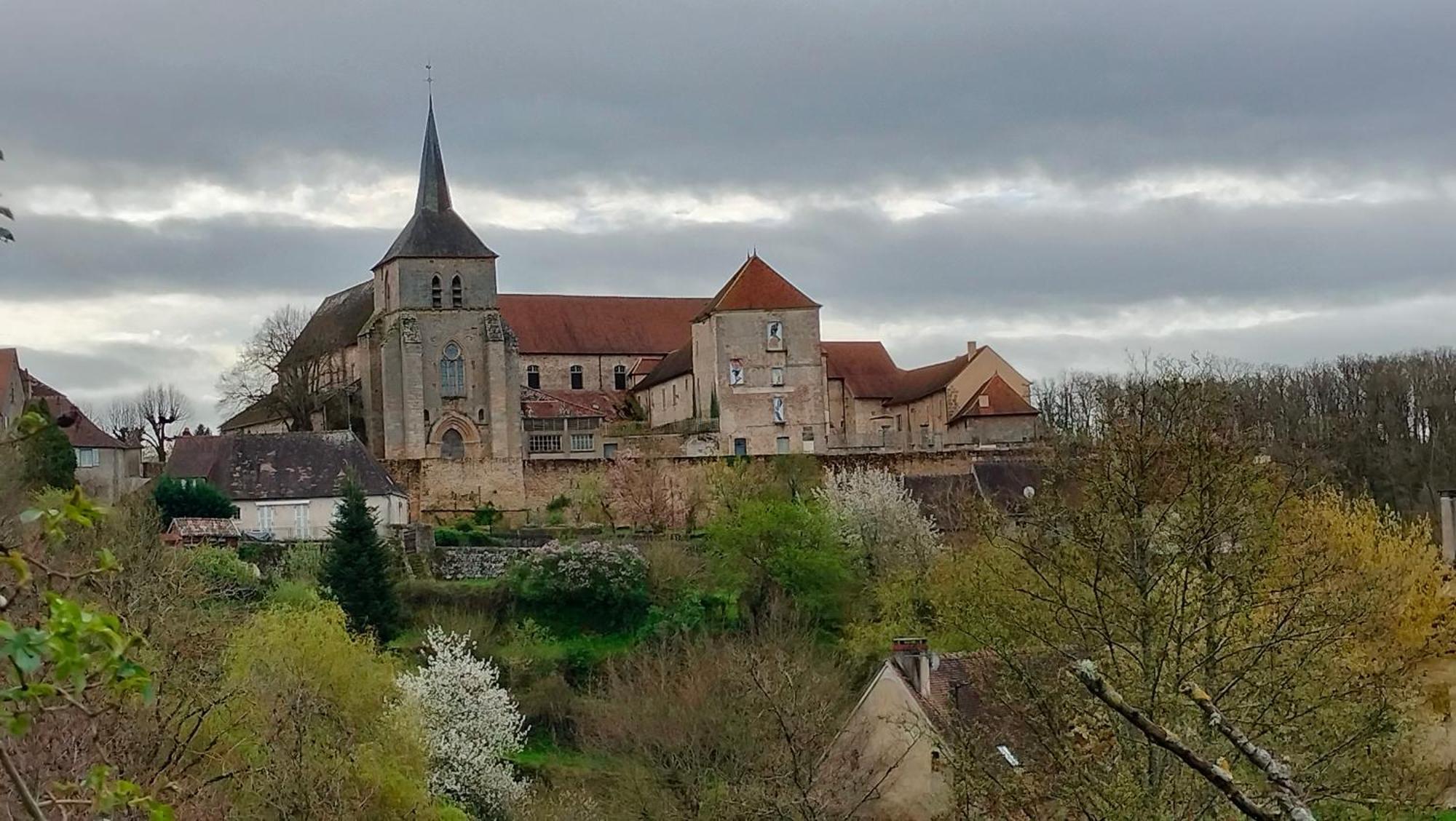 Gite "La Petite" Saint-Benoit-du-Sault Exteriör bild