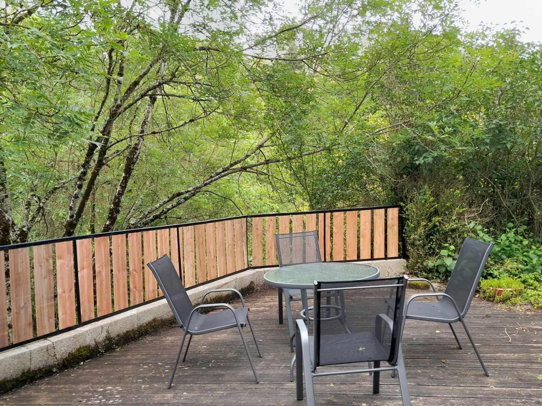 Gite "La Petite" Saint-Benoit-du-Sault Exteriör bild