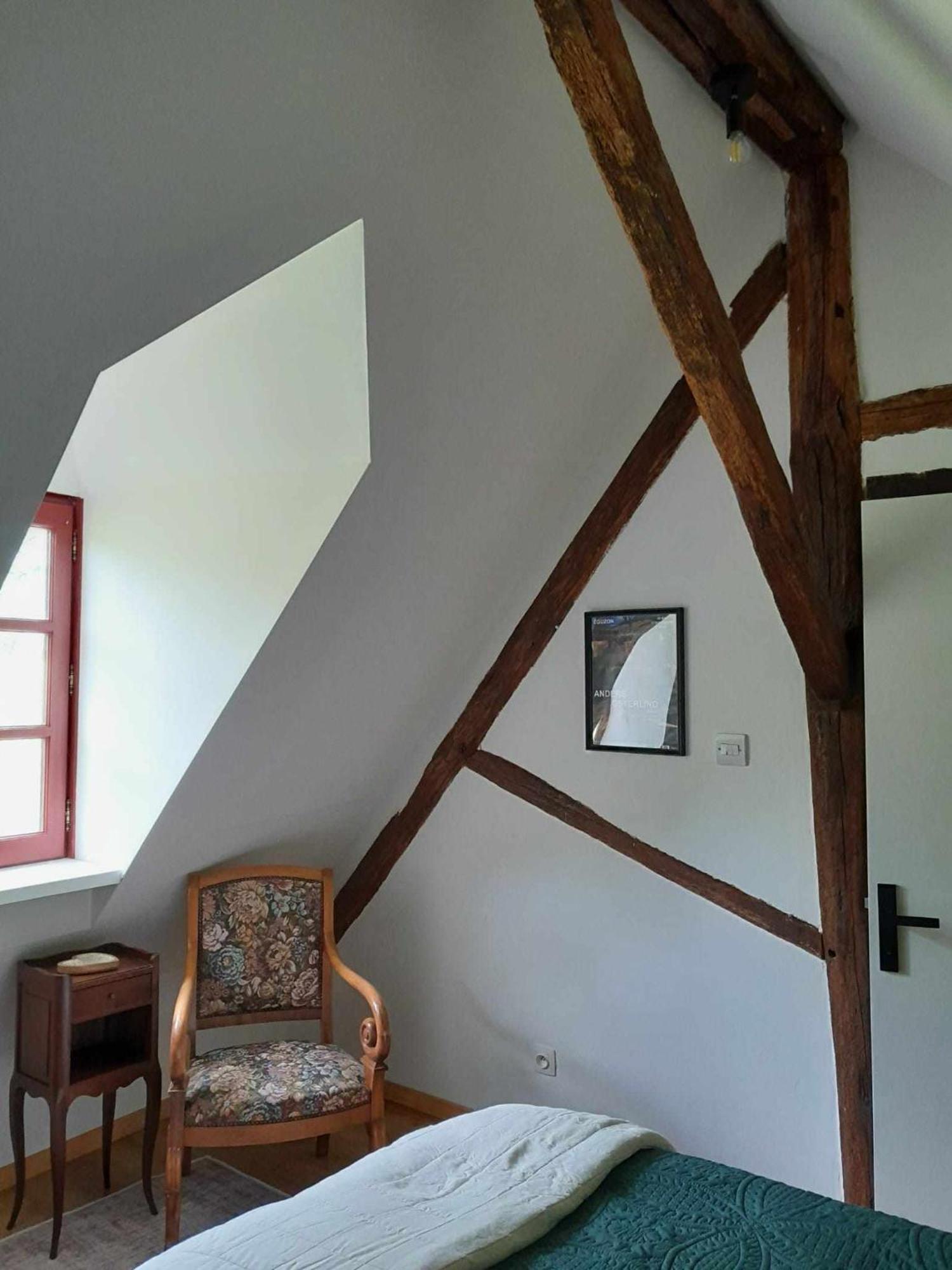 Gite "La Petite" Saint-Benoit-du-Sault Exteriör bild
