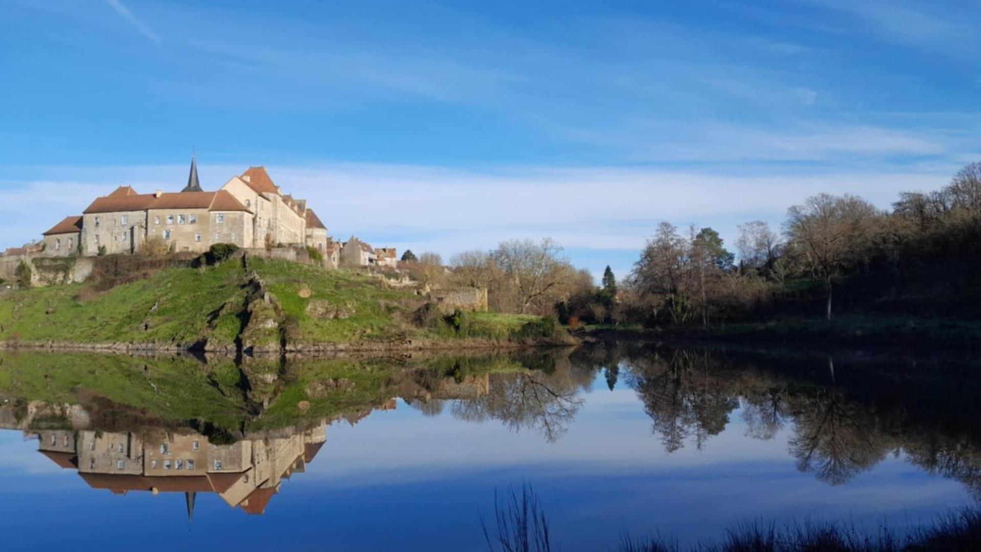 Gite "La Petite" Saint-Benoit-du-Sault Exteriör bild